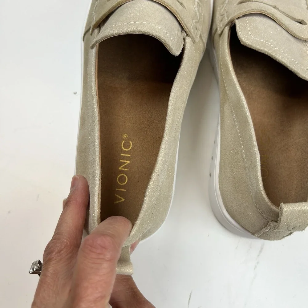 Vionic Uptown Penny Loafers Sz 7 Wide Gold Leather Comfort Slip On Round Toe
